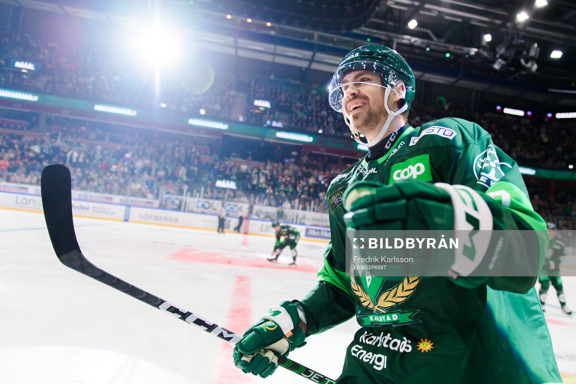 Färjestads August Tornberg jublar