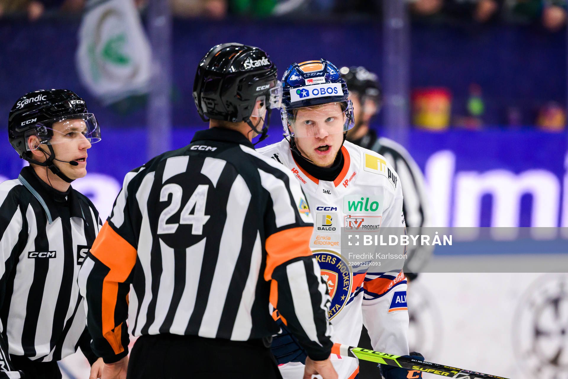 Växjös Ludvig Nilsson i samtal med domare