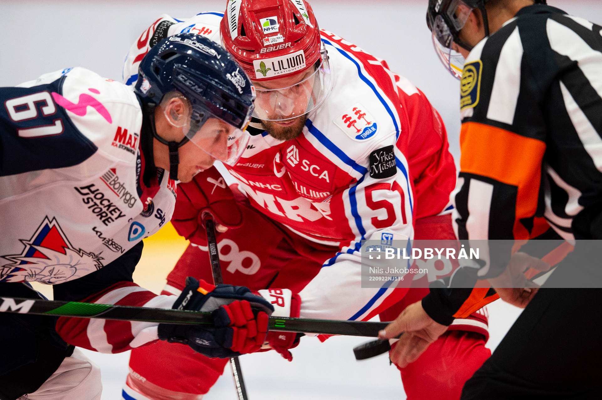 Linköpings Markus Ljungh och Timrås Anton Lander tekar