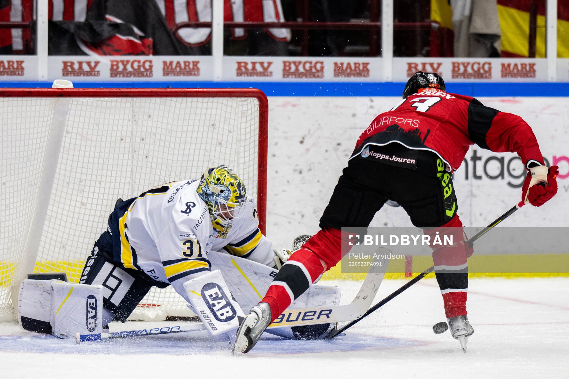 HV71s målvakt Joni Ortio räddar straff i förlängningen