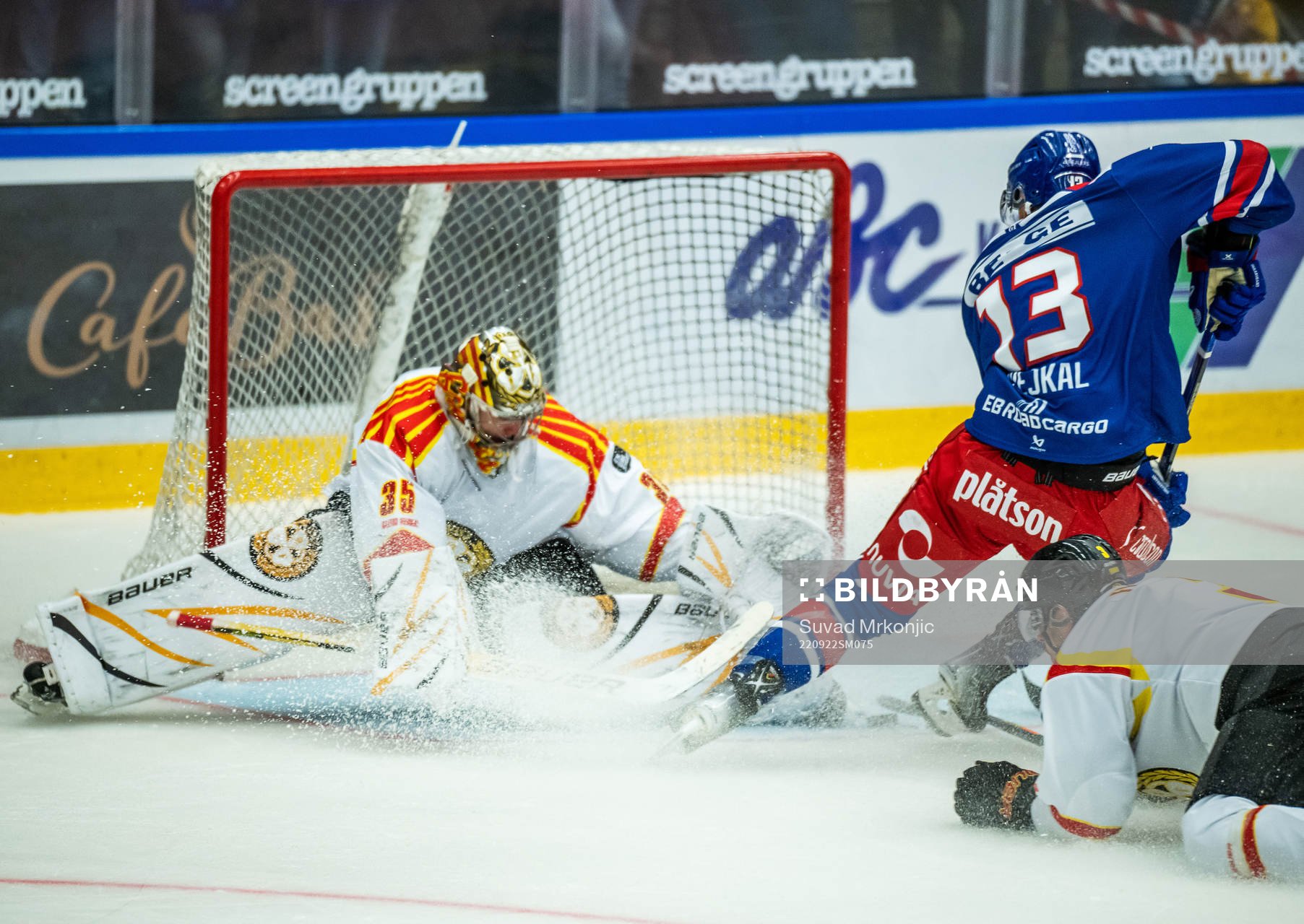 Brynäs målvakt Veini Vehviläinen och Oskarshamns Jiri