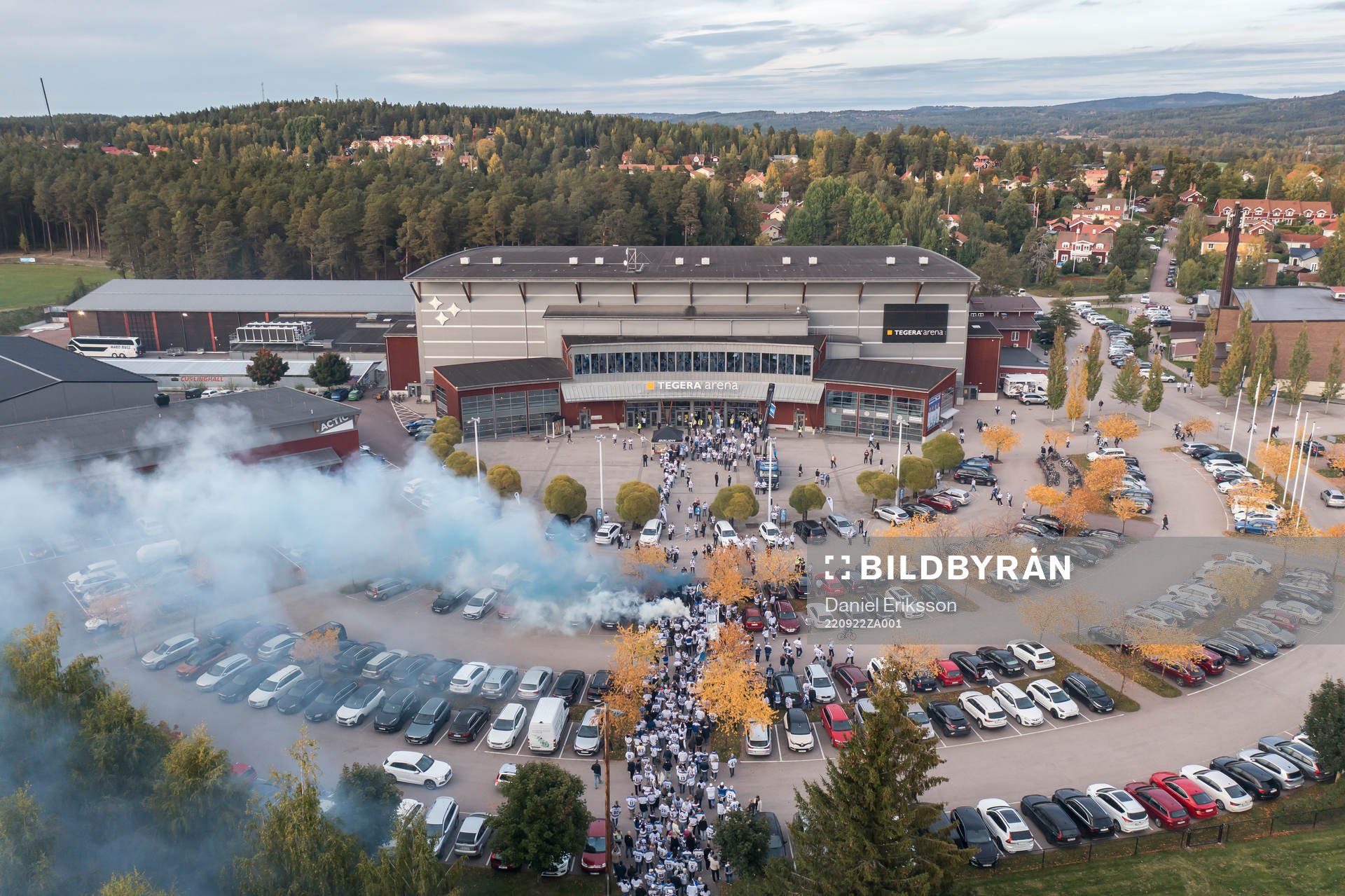 Leksands fansen på väg till Tegera Arena innan