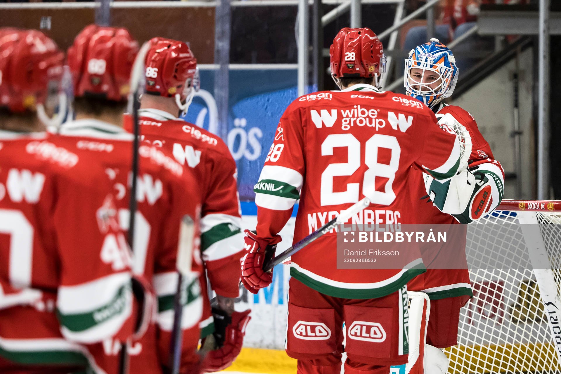 Moras målvakt Kari Piiroinen jublar
