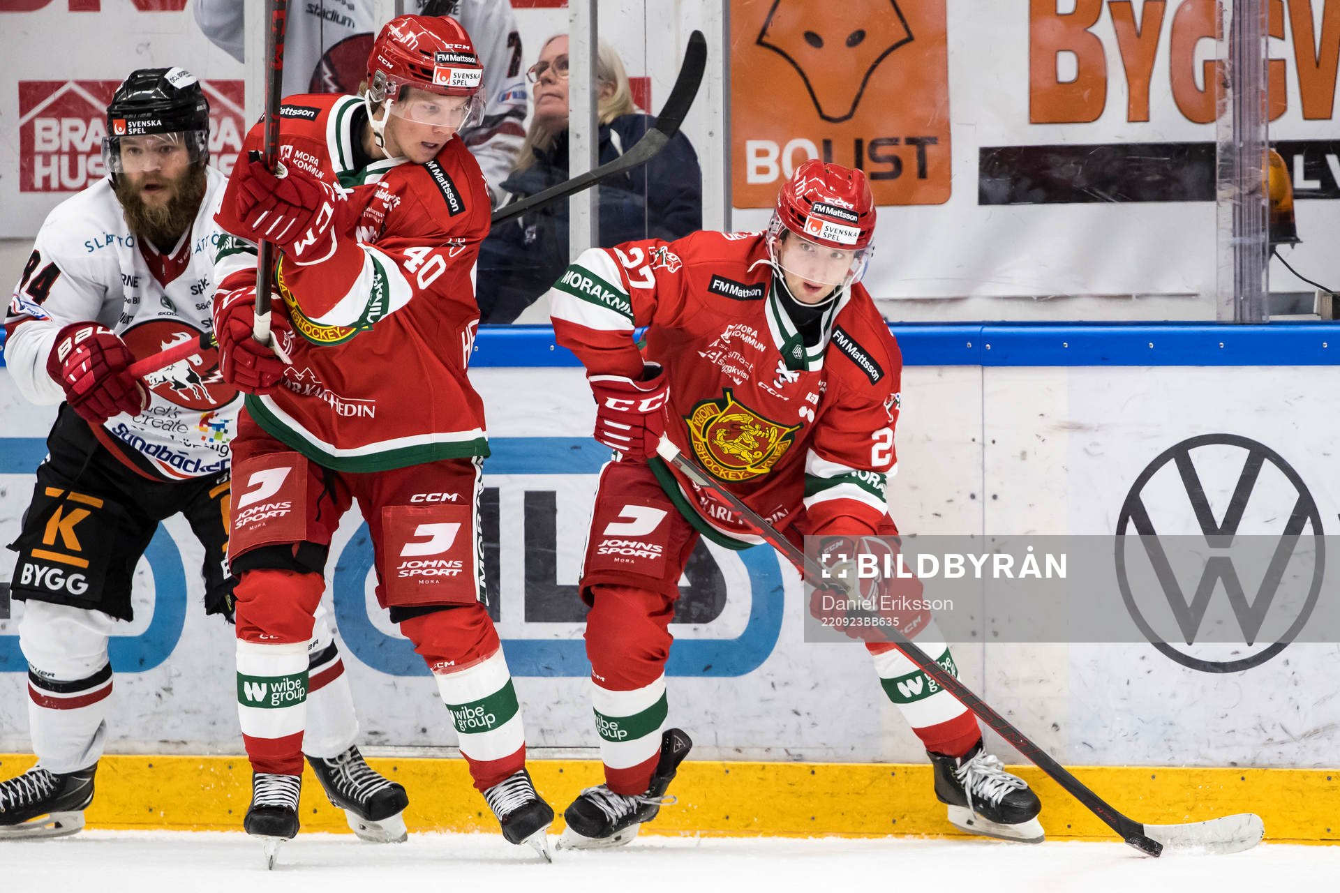 Vita Hästens Jimmy Andersson och Moras Anton Heikkinen och