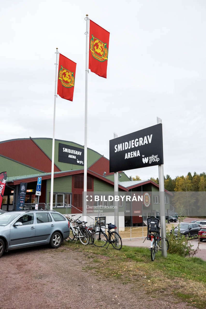 Smidjegrav Arena innan ishockeymatchen i Hockeyallsvenskan