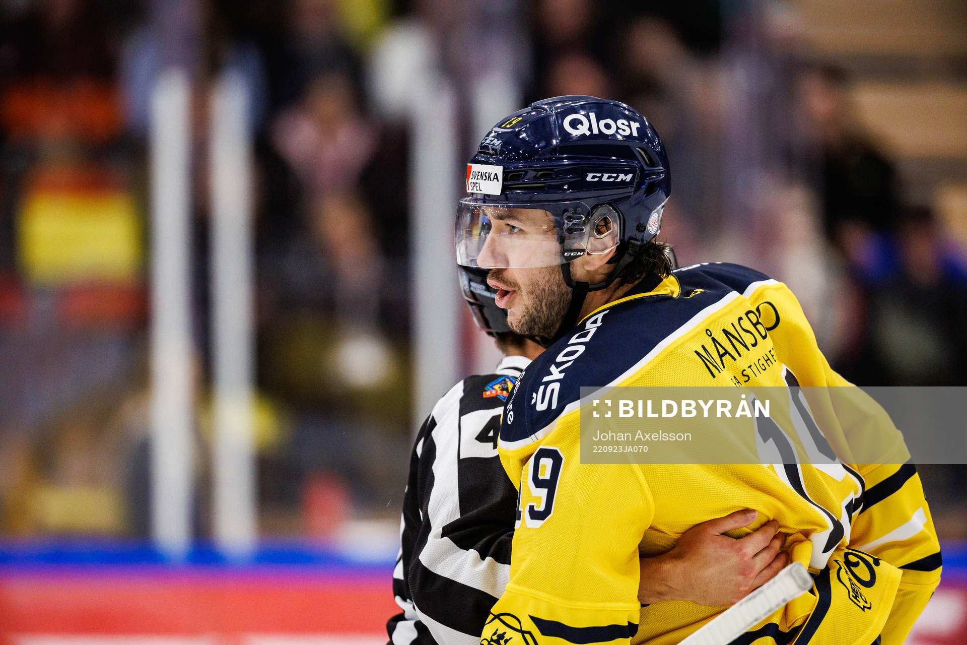 Södertäljes Cole Cassels reagerar
