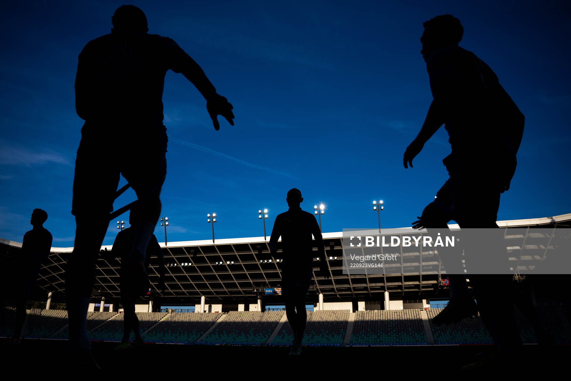 Silhouettes of players of the Norwegian national football