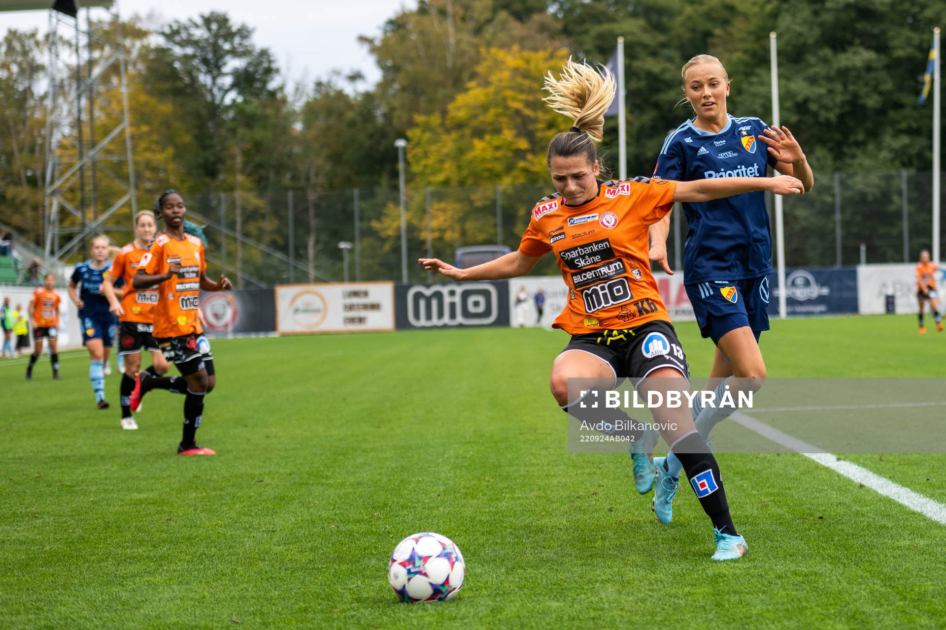 Kristianstads Emma Petrovic och Djurgårdens Sara Lilja