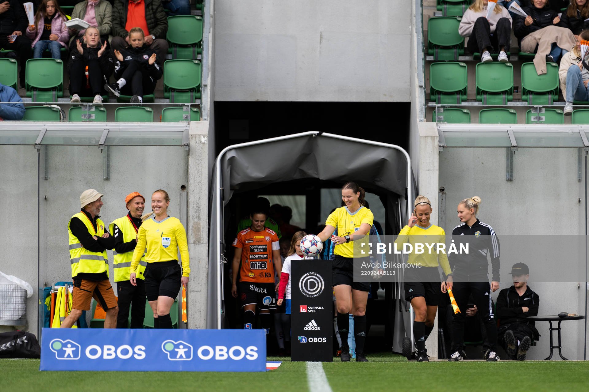 domare Lovisa Johansson, assisterande domare Caroline