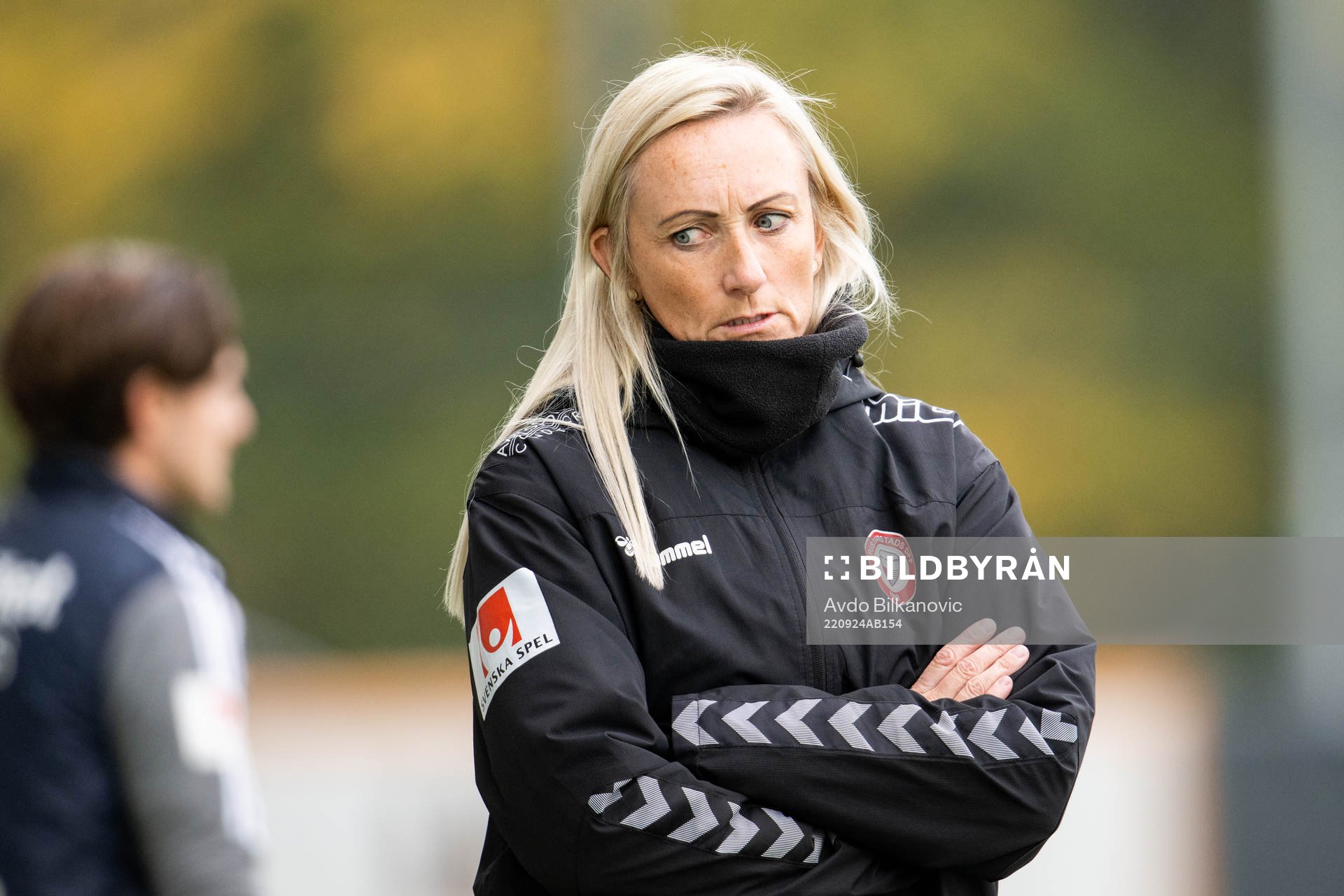 Kristianstads tränare Elisabet Gunnarsdottir under fotbollsmatchen i Damallsvenskan mellan Kristianstad och Djurgården den 24 september 2022 i Kristianstad.