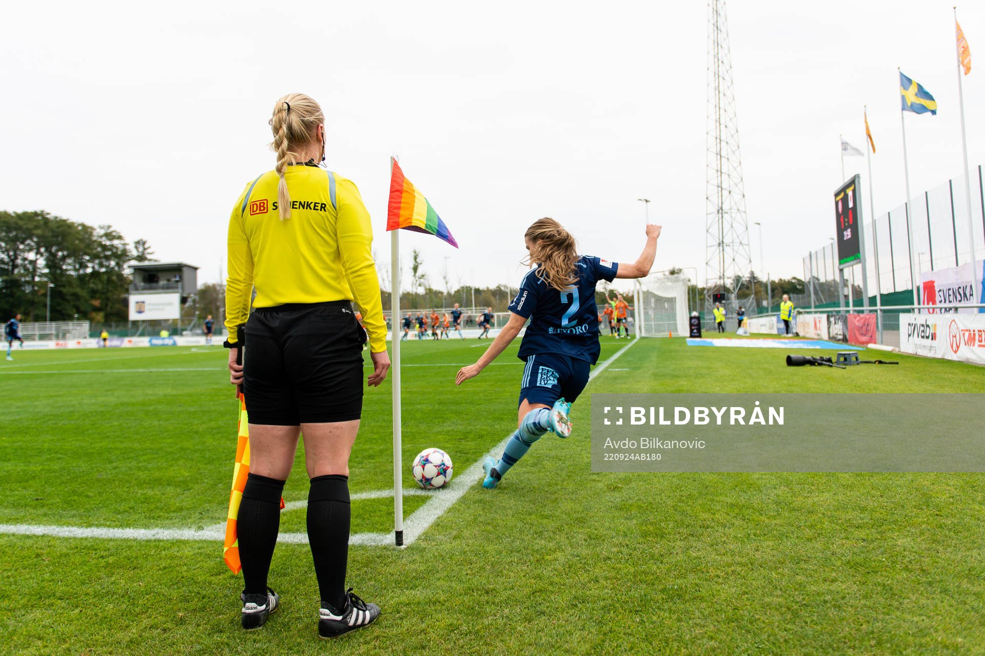 Djurgårdens Ebba Hed slår hörna under fotbollsmatchen i Damallsvenskan mellan Kristianstad och Djurgården den 24 september 2022 i Kristianstad.