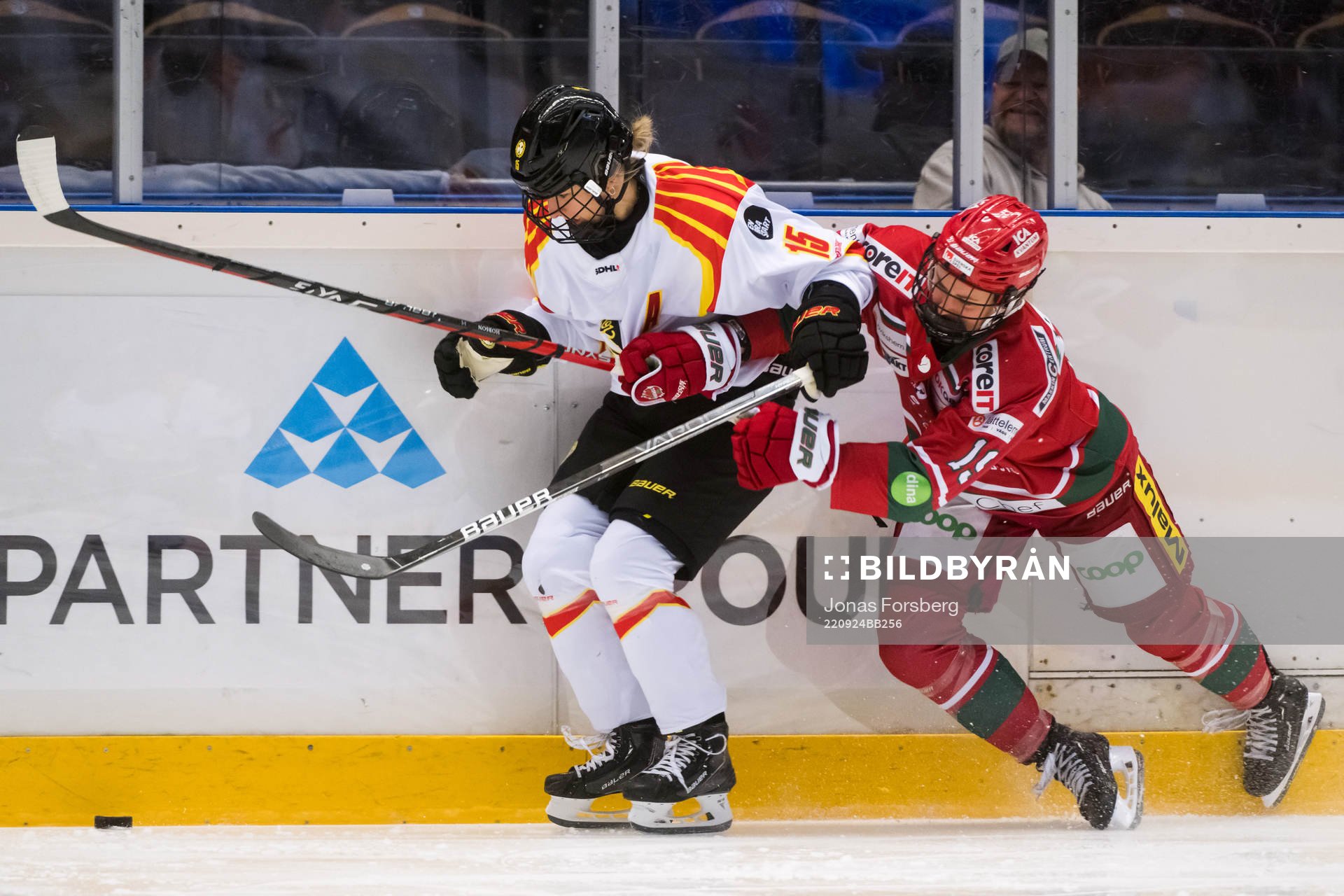 Brynäs Lara Stalder och Modos Brooke Hobson