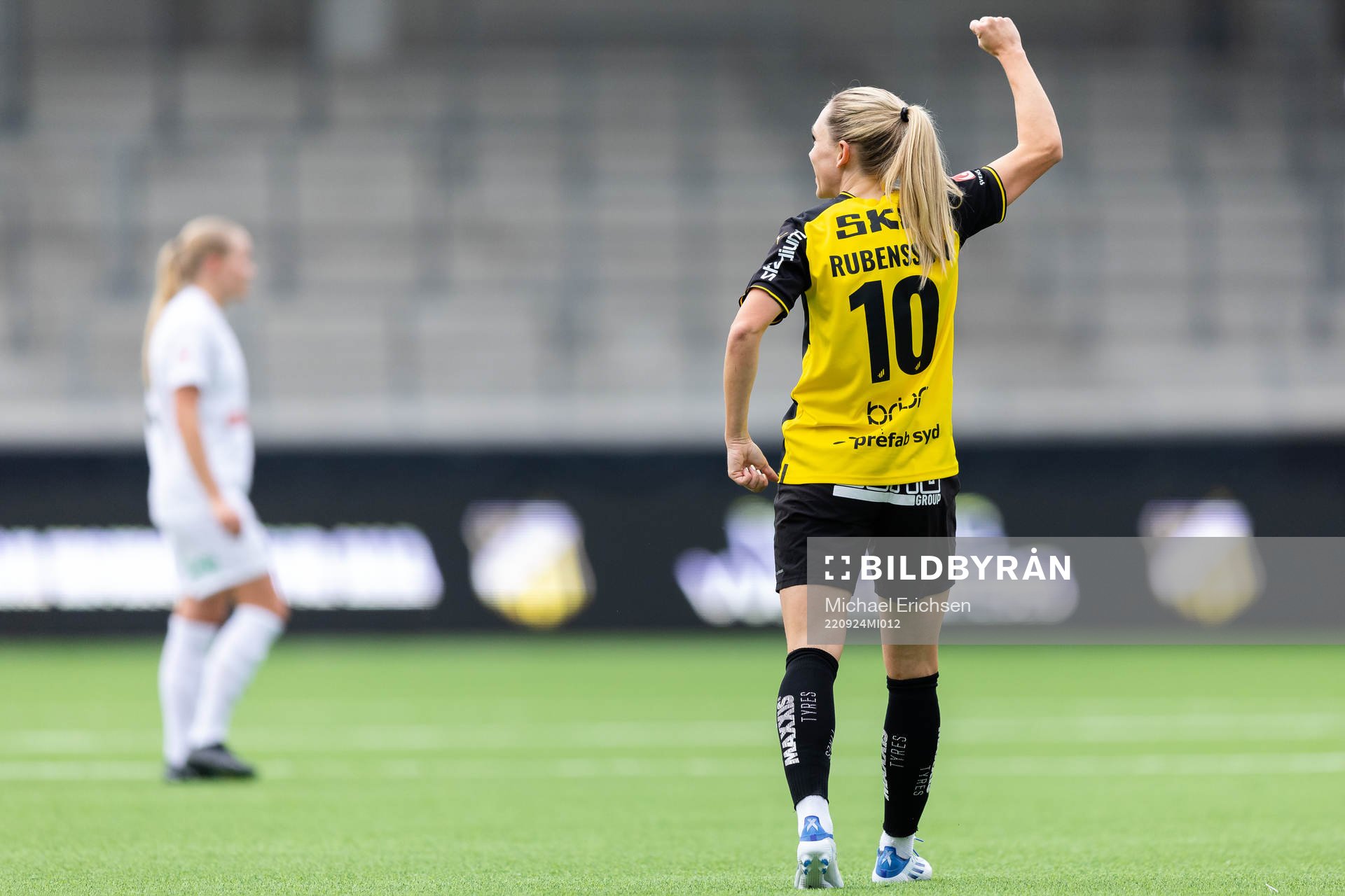 Häckens Elin Rubensson jublar