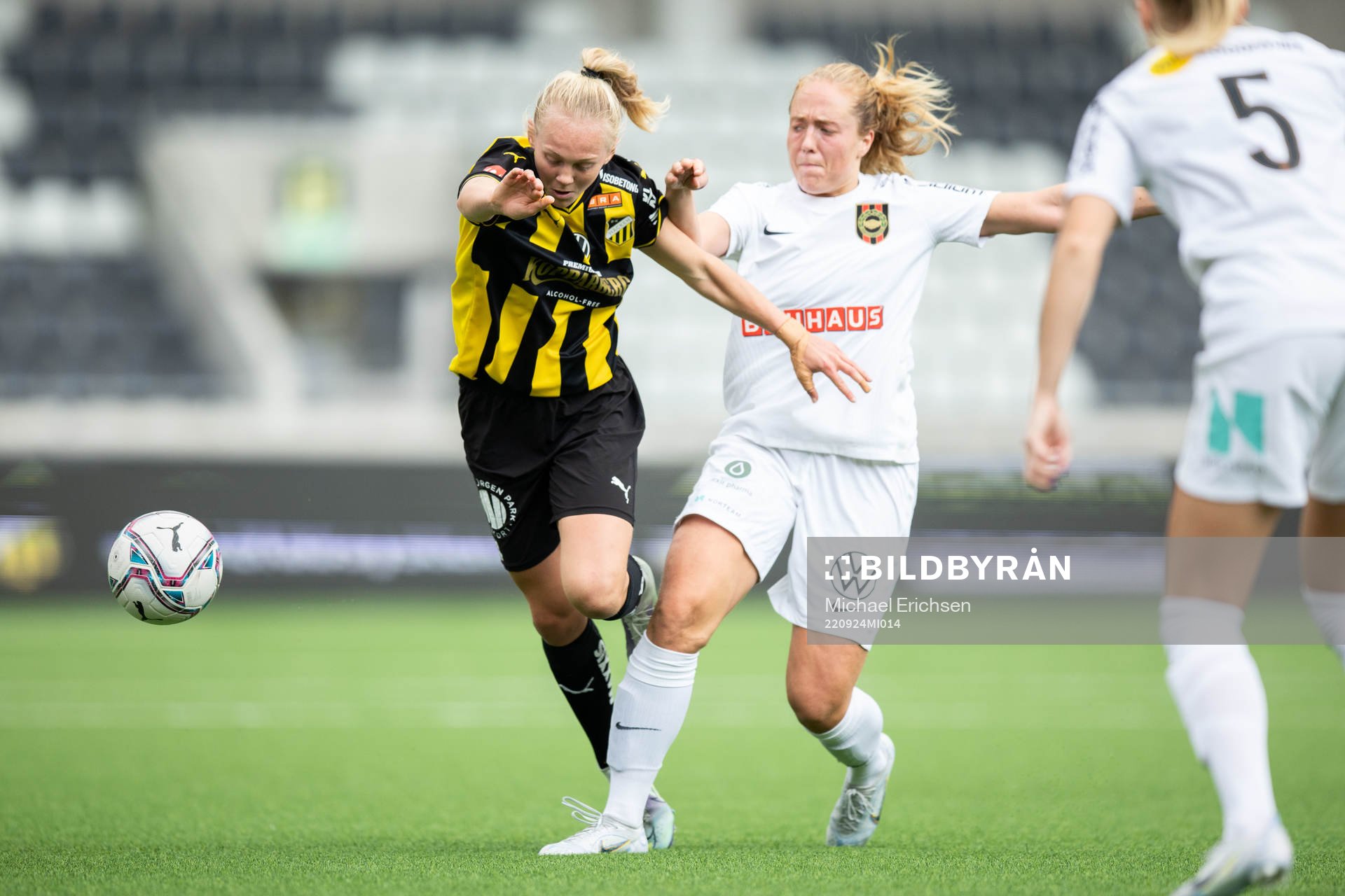 Häckens Molly Johansson och Brommapojkarnas Alice Ahlberg
