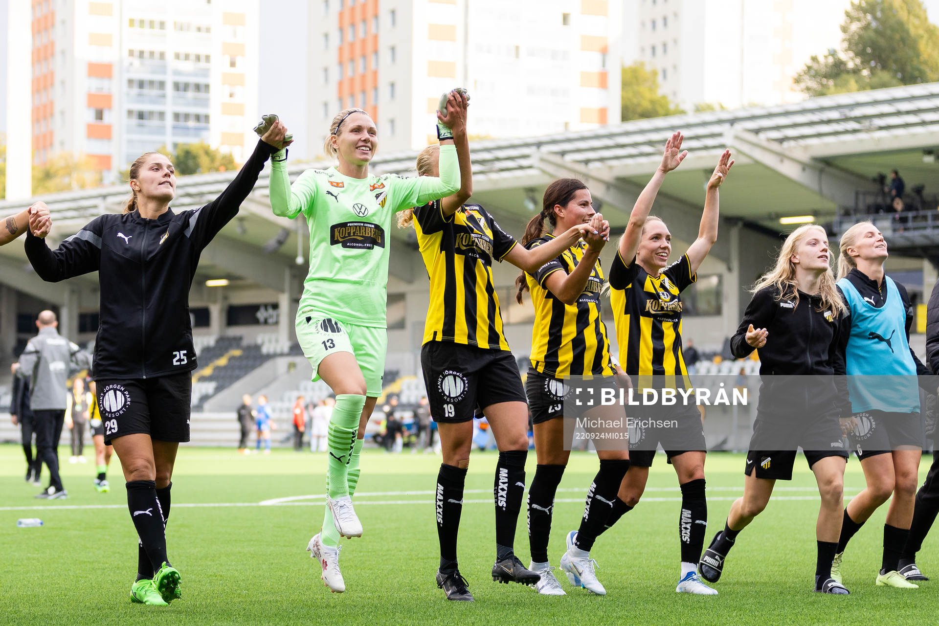 Häckens spelare jublar