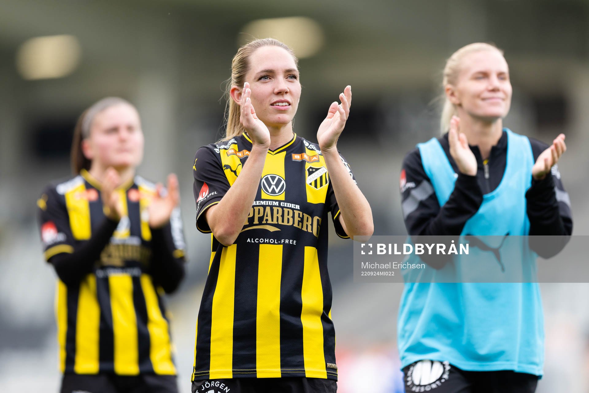 Häckens Elin Rubensson tackar publiken