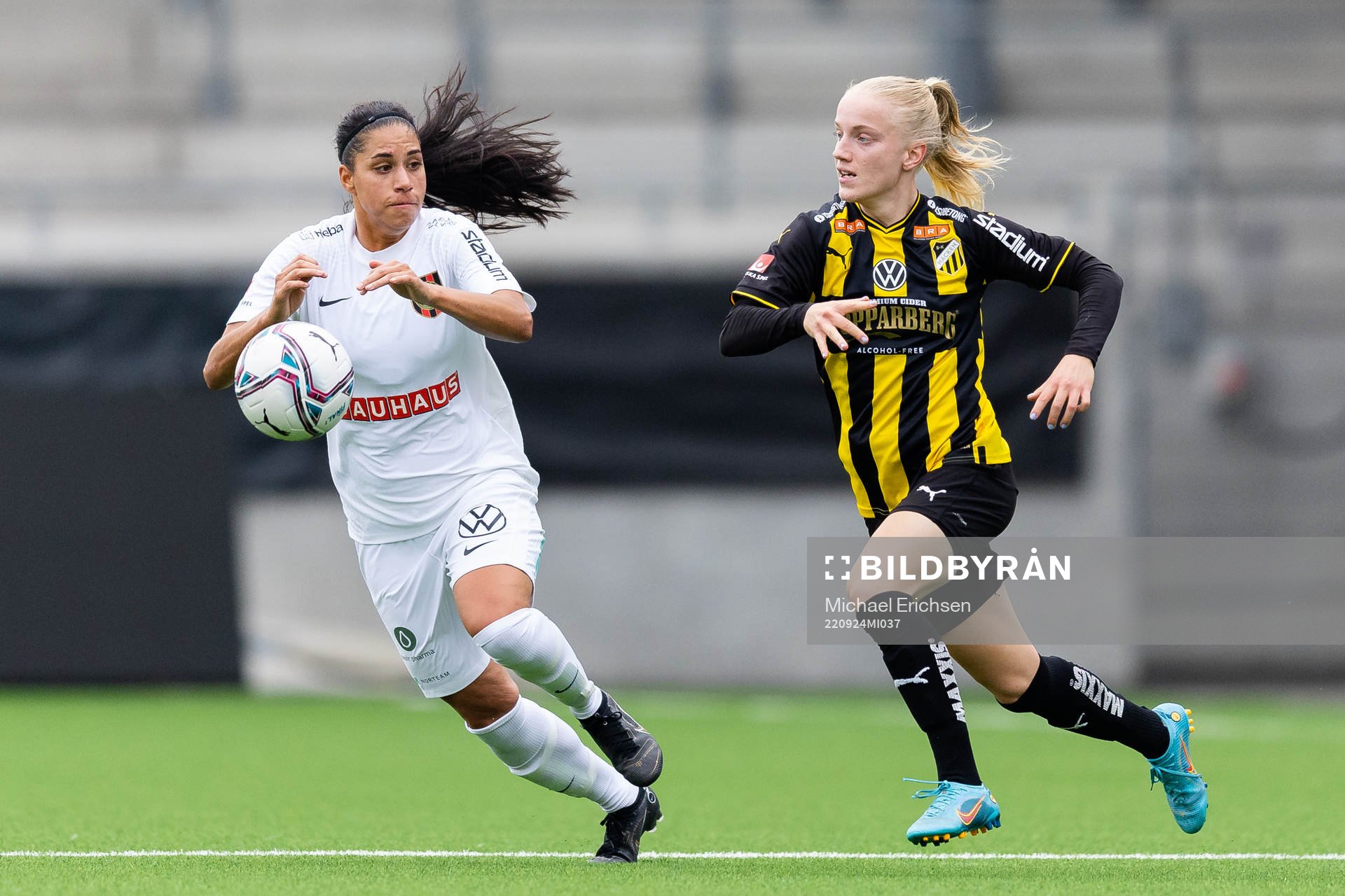 Brommapojkarnas Tempest-Marie Norlin och Häckens Anna