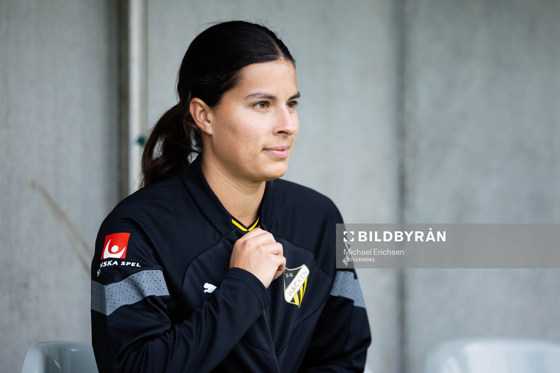 Häckens Emily Madril innan fotbollsmatchen i
