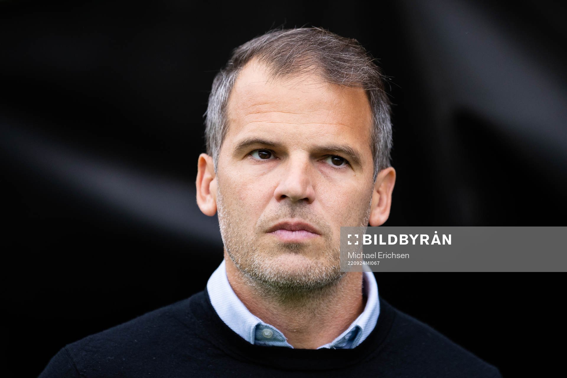 Häckens tränare Robert Vilahamn innan  fotbollsmatchen i