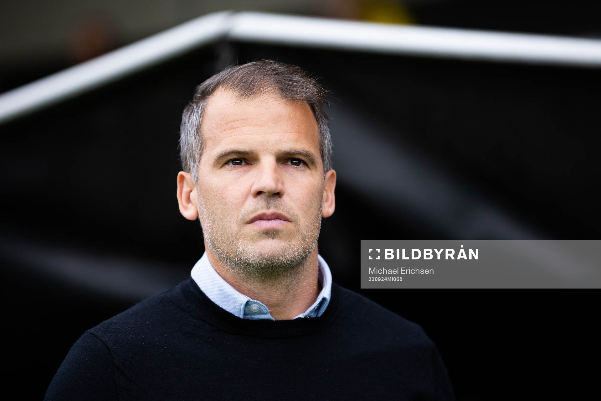 Häckens tränare Robert Vilahamn innan  fotbollsmatchen i