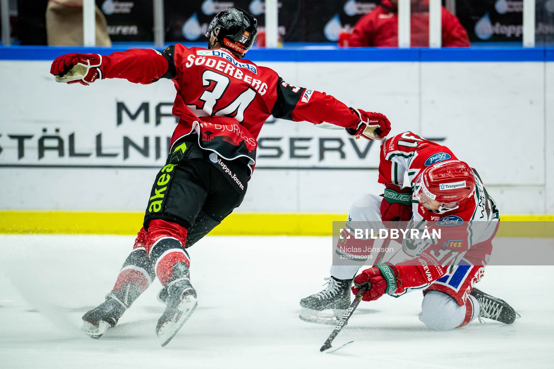 Malmö Redhawkss Carl Söderberg  och Frölundas Nicklas