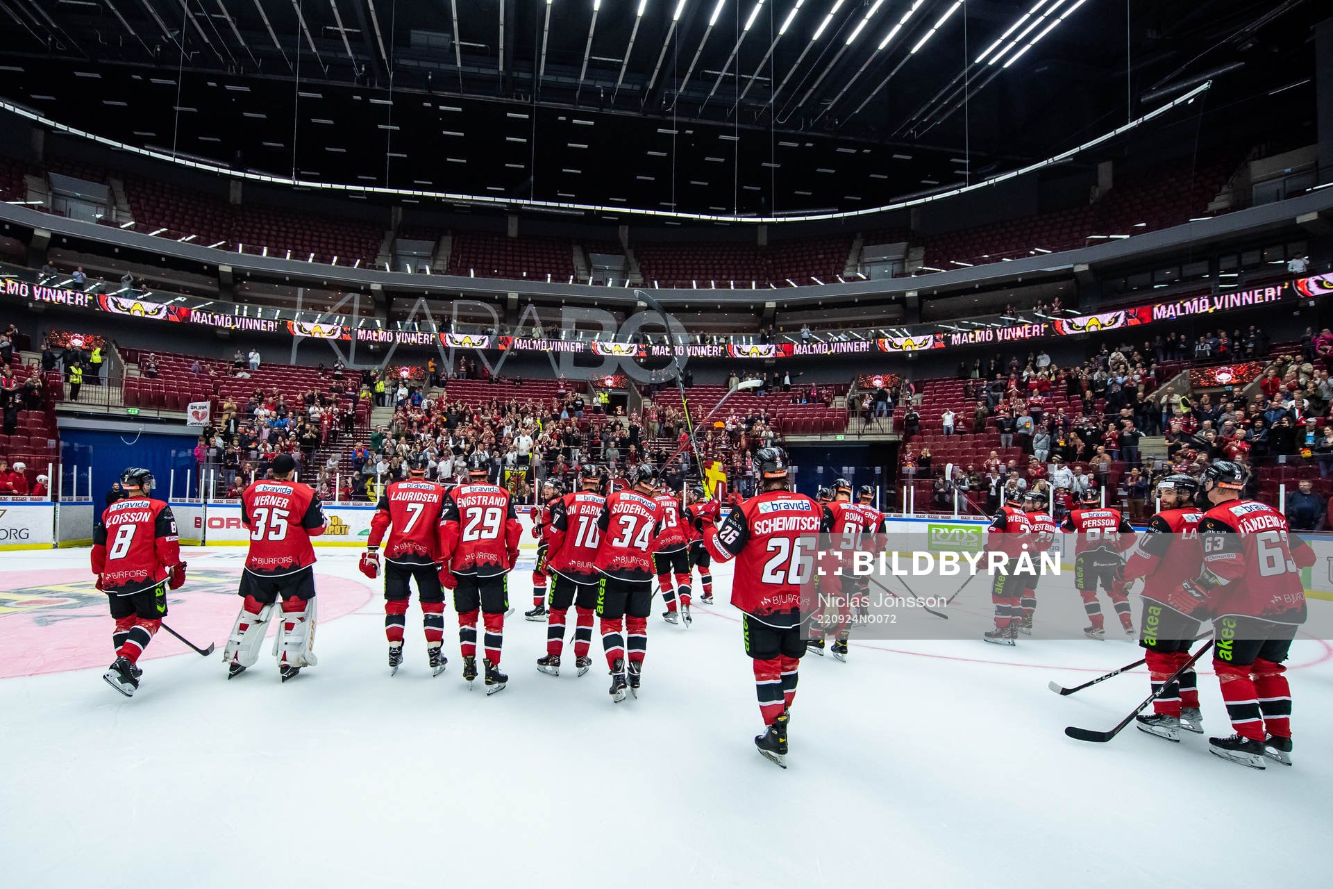 Malmö Redhawks spelarna tackar publiken
