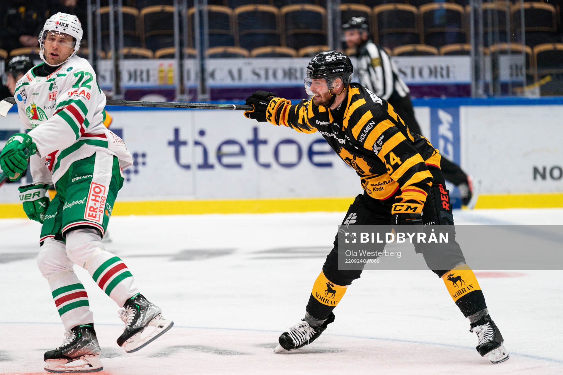 Rögles Daniel Zaar och Skellefteås Tom Kühnhackl