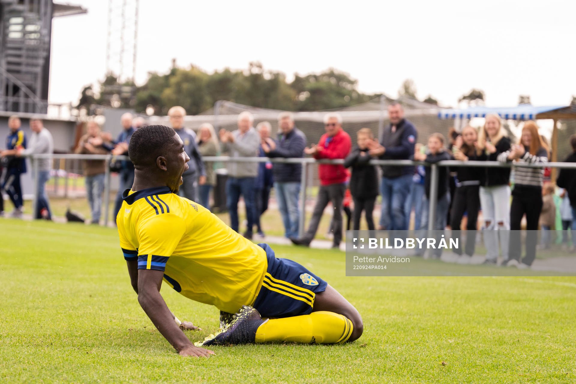 Emmanuel Tannor of Sweden celebrates