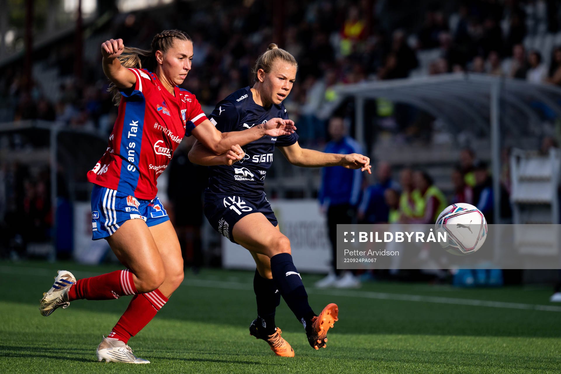 Vittsjös Sarah Stratigakis och FC Rosengårds Jessica Wik