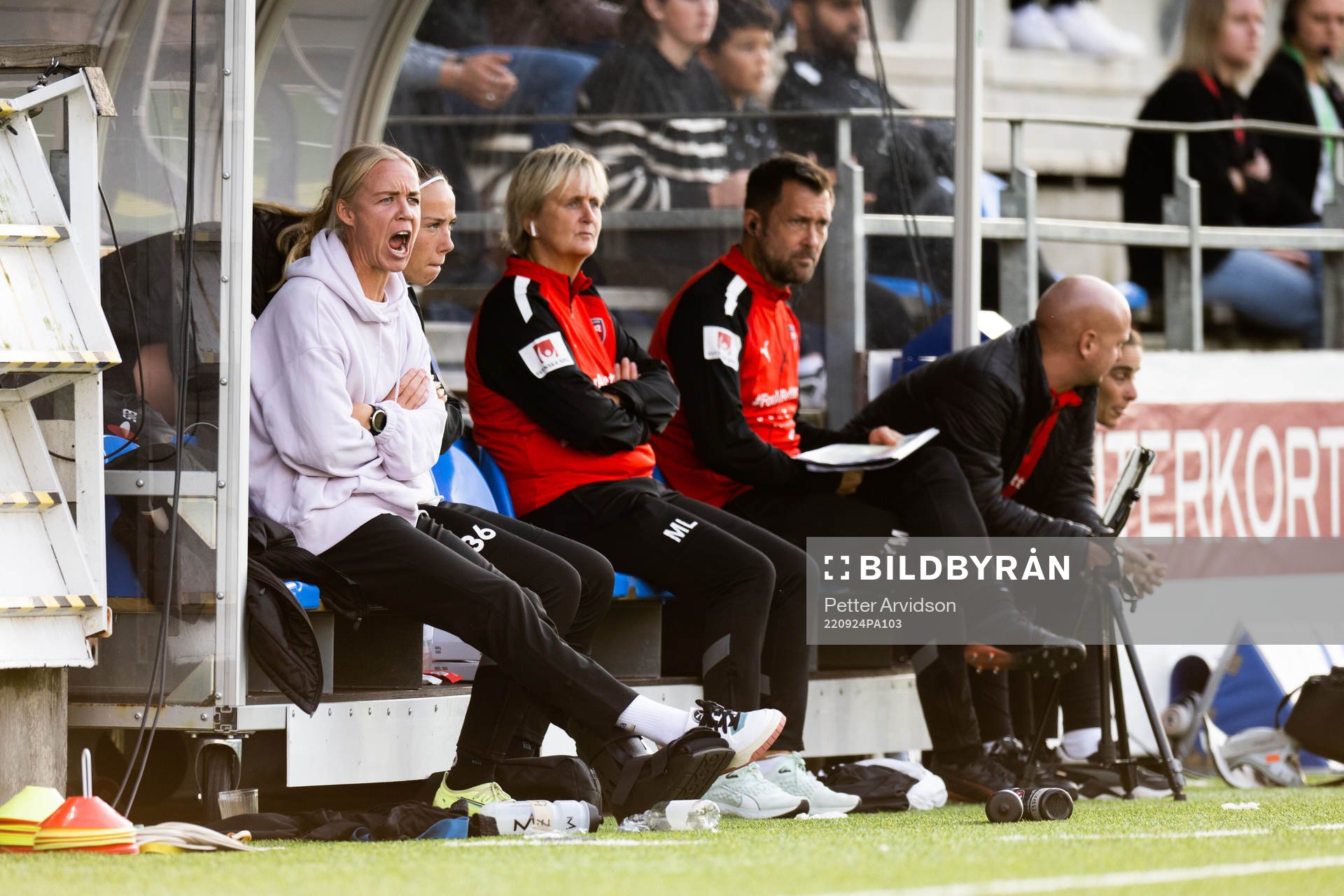 FC Rosengårds Caroline Seger på bänken