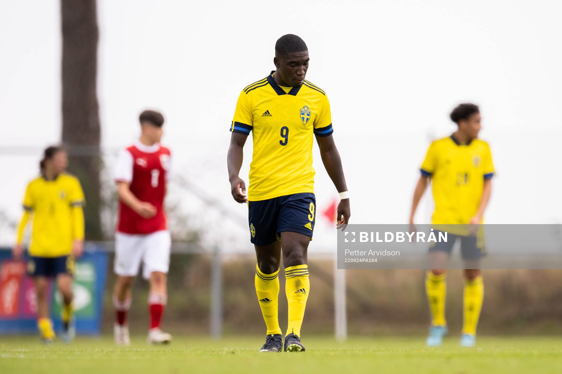 Emmanuel Tannor of Sweden looks dejected