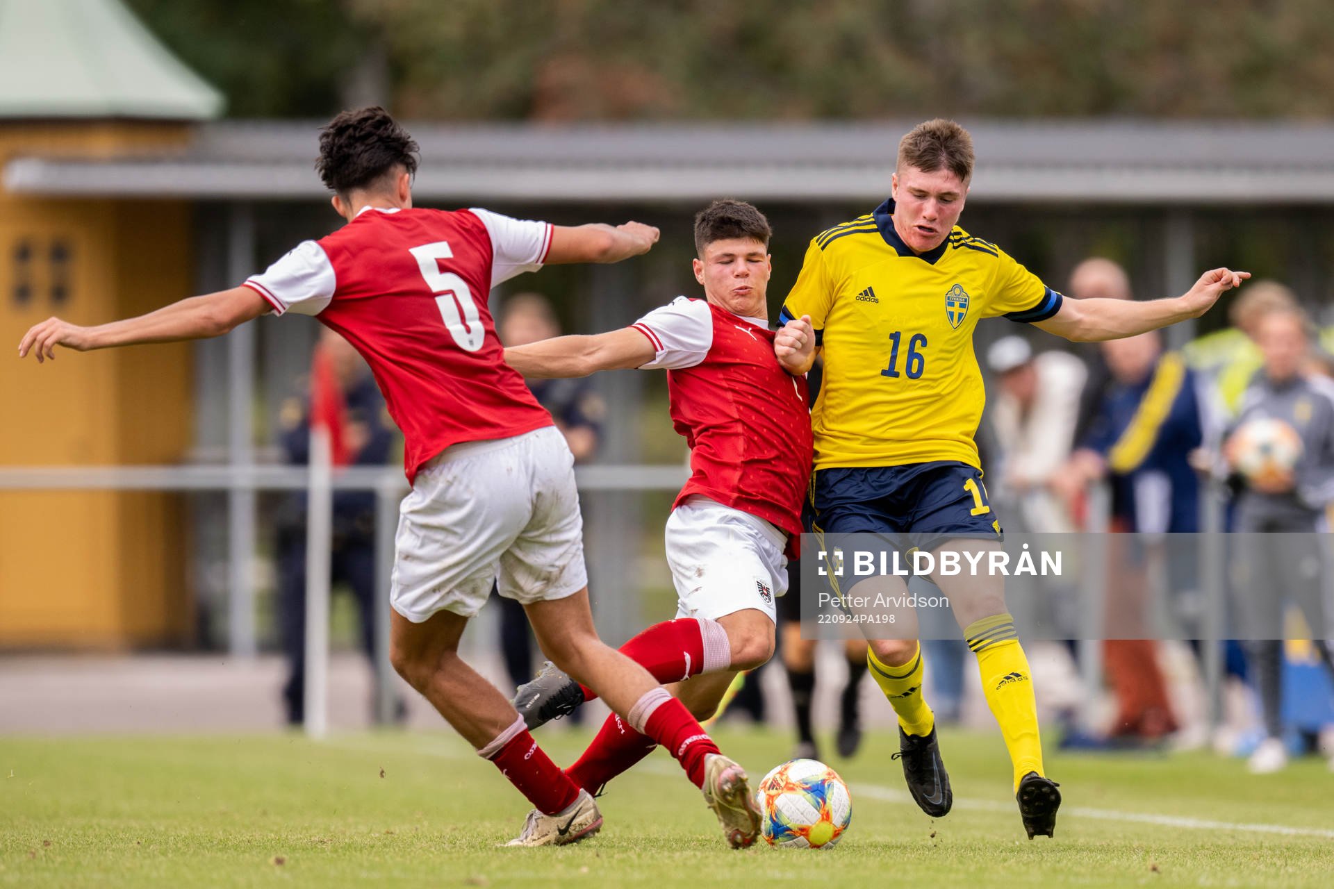 Luca Pazourek of Austria and Alex Lindelöv of Sweden