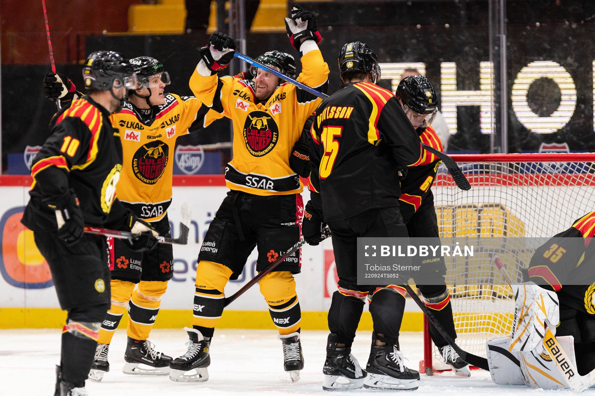 Luleås Leo Komarov jublar
