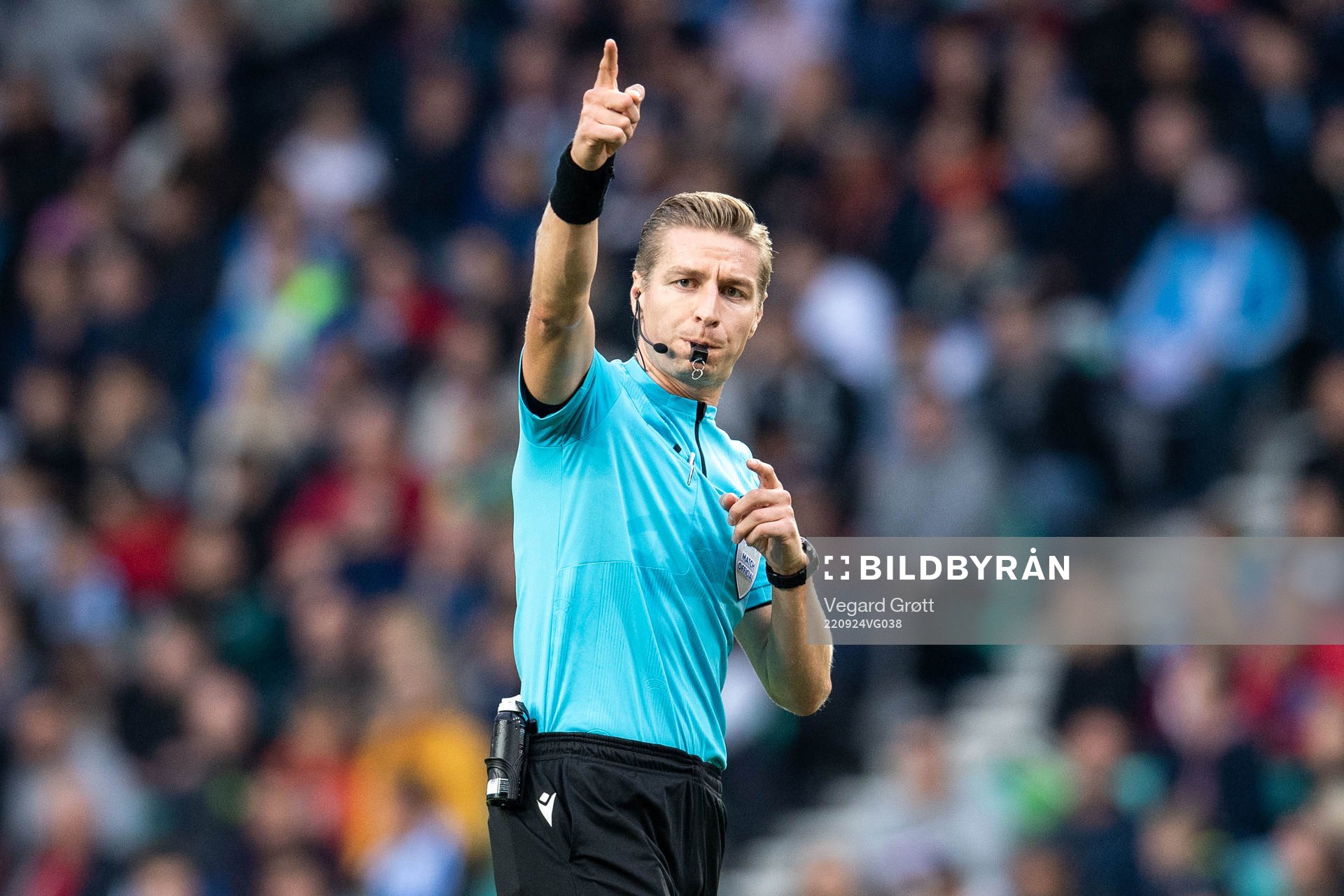 Referee Lawrence Visser