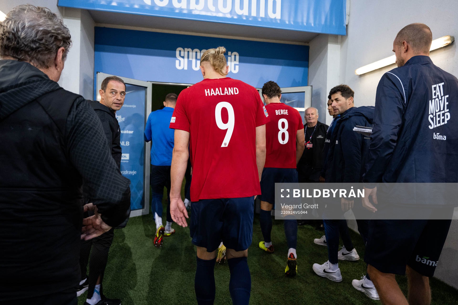 Erling Braut Haaland of Norway and physio Mario Pafundi at half-time during the Nations League football match between Slovenia and Norway on September 24, 2022 in Ljubljana.