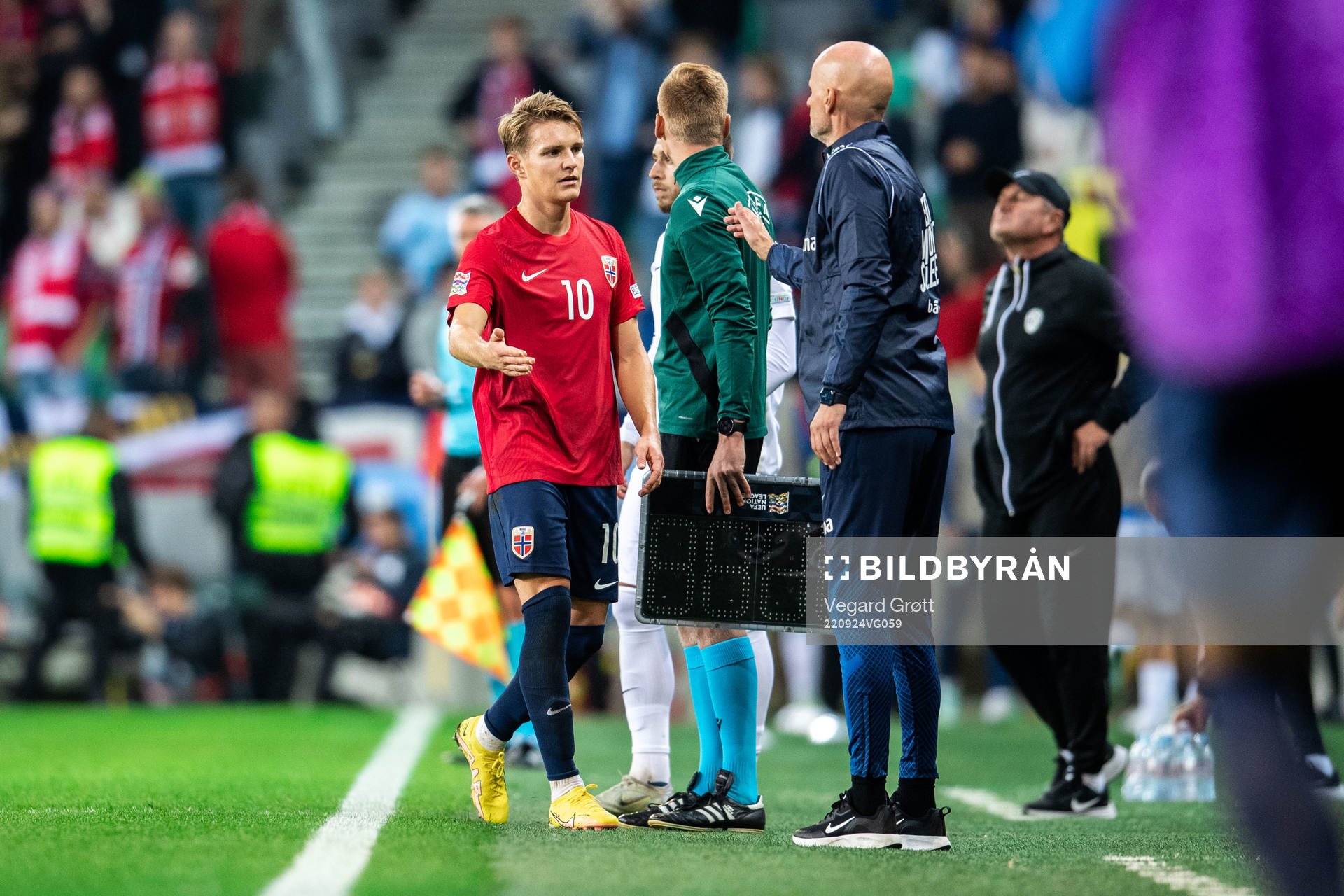 Martin Ødegaard and Head coach Ståle Solbakken of Norway