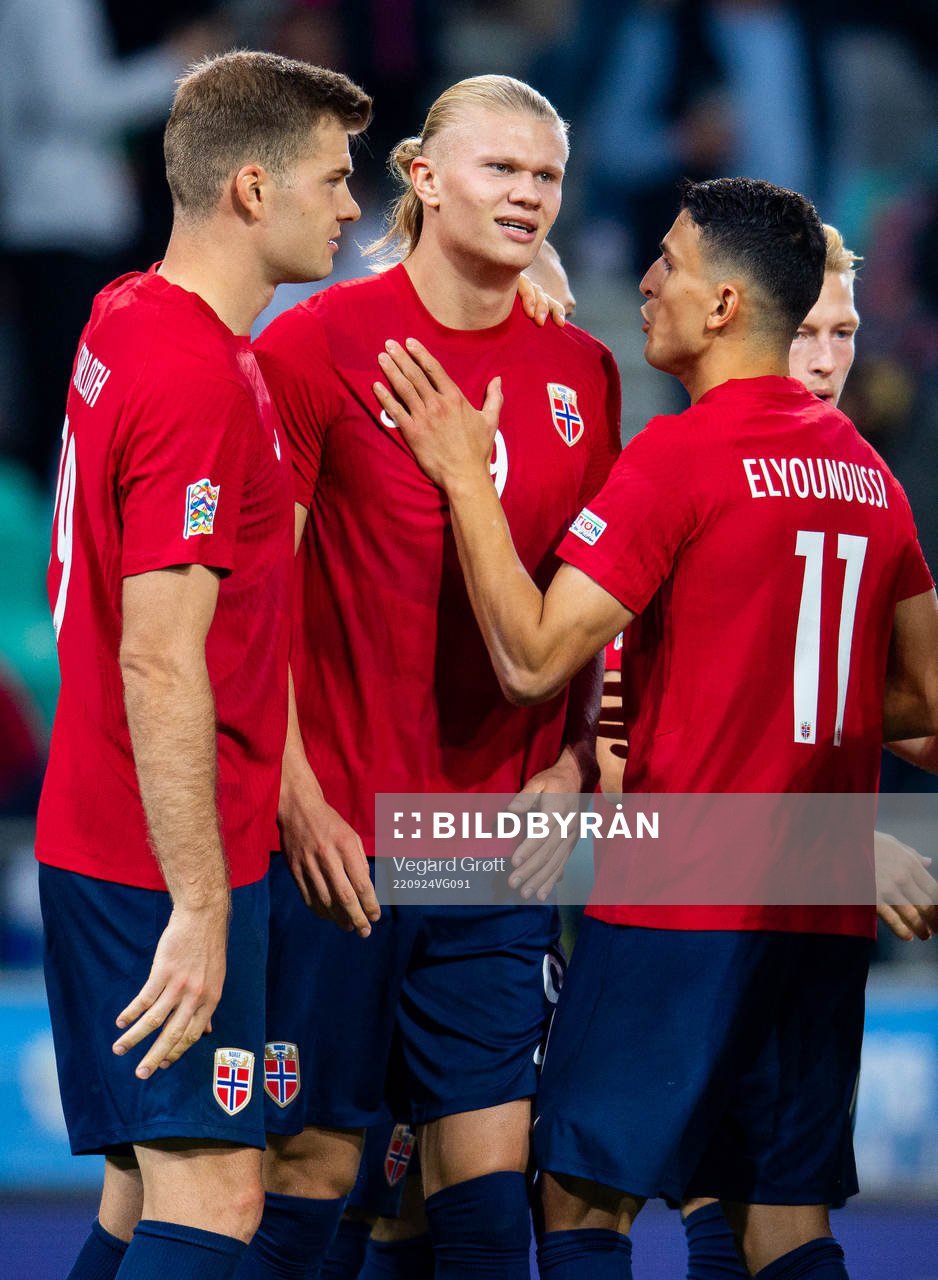 Erling Braut Haaland of Norway celebrates with teammates