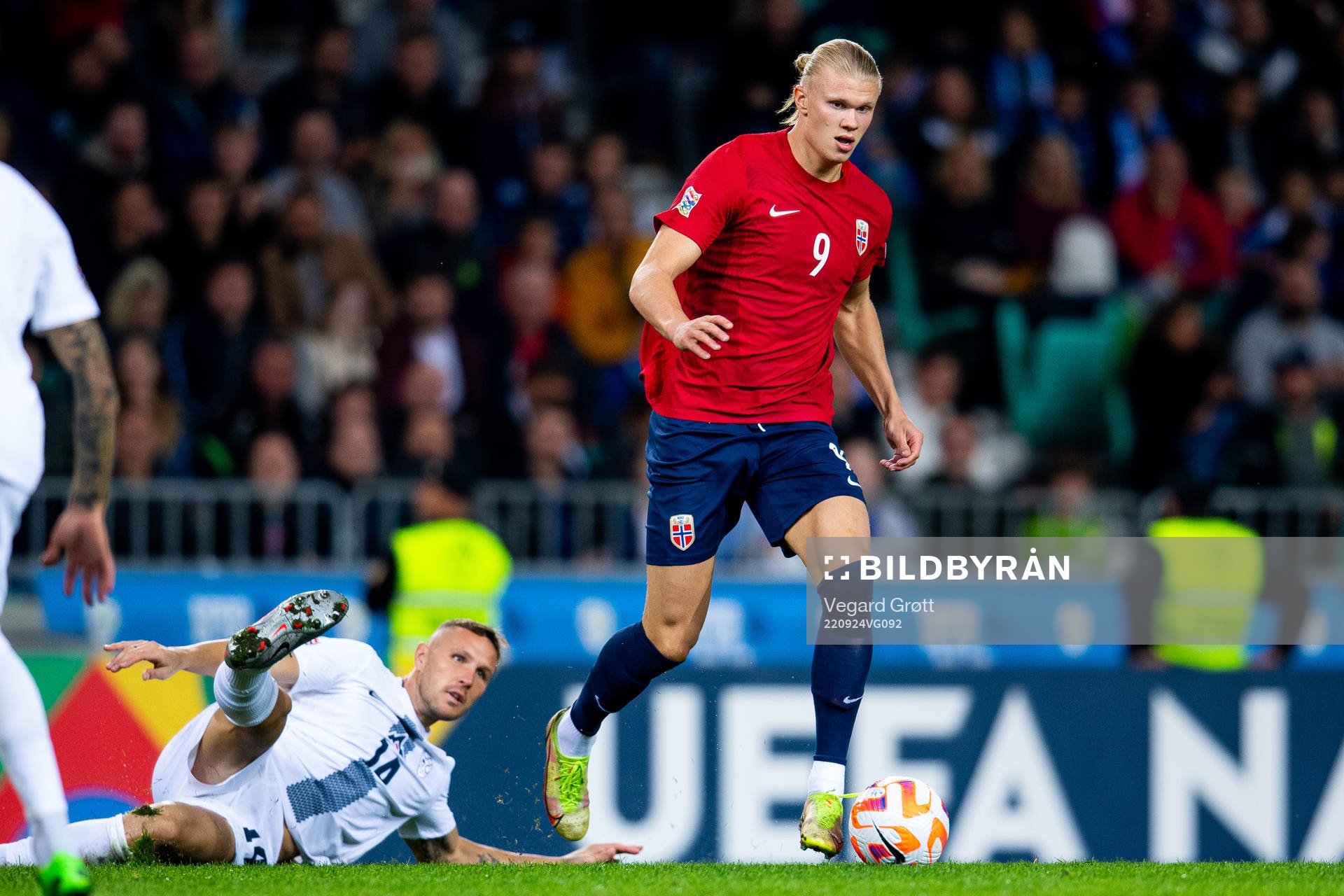 Jasmin Kurtic of Slovenia and Erling Braut Haaland of Norway during the Nations League football match between Slovenia and Norway on September 24, 2022 in Ljubljana.