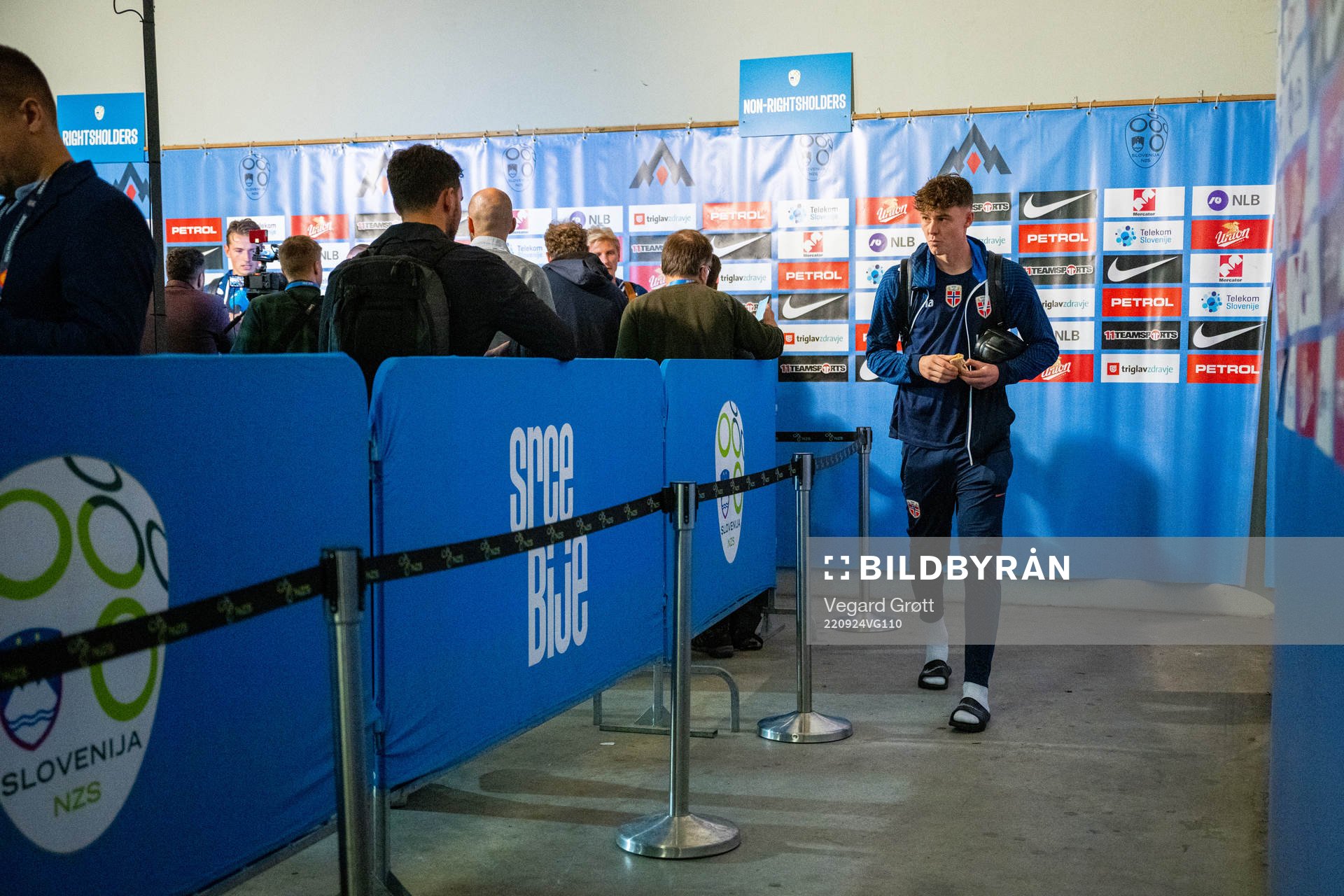 Jørgen Strand Larsen of Norway leaves the mixed zone