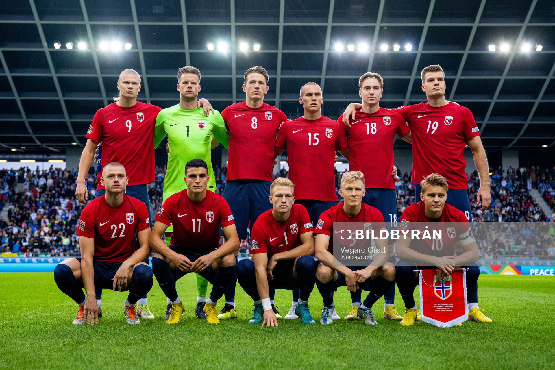 The starting eleven of Norway pose for a team photo