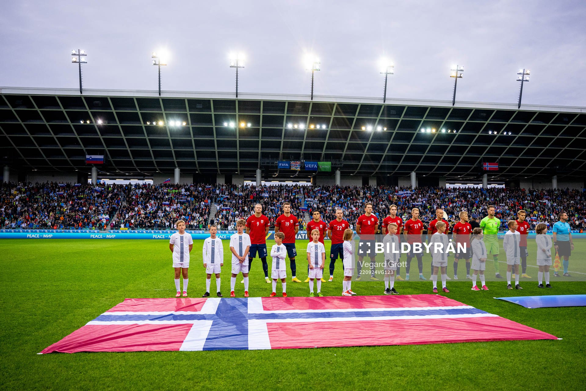 Players of Norway line up