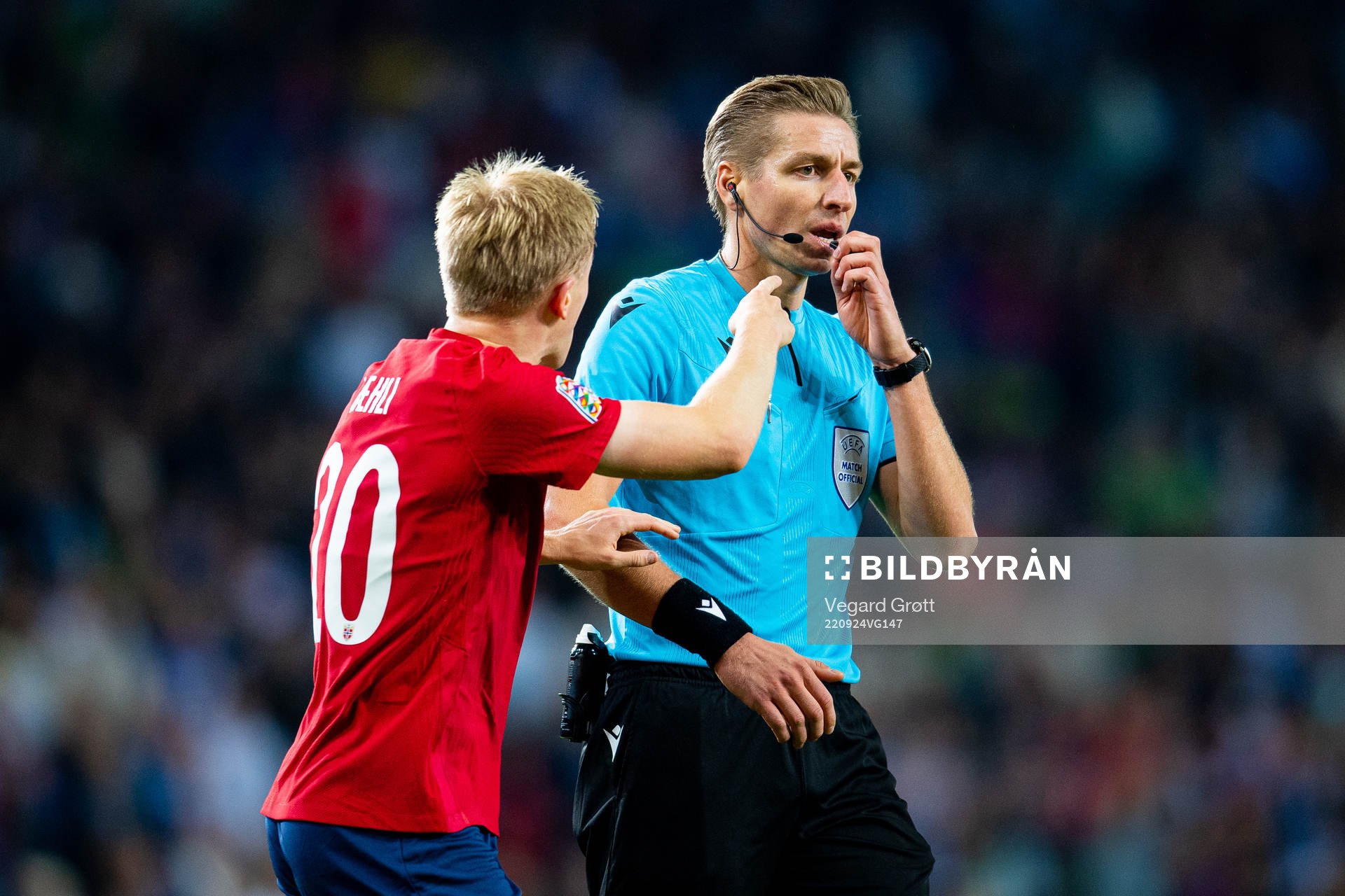 Mats Møller Dæhli of Norway argues with referee Lawrence