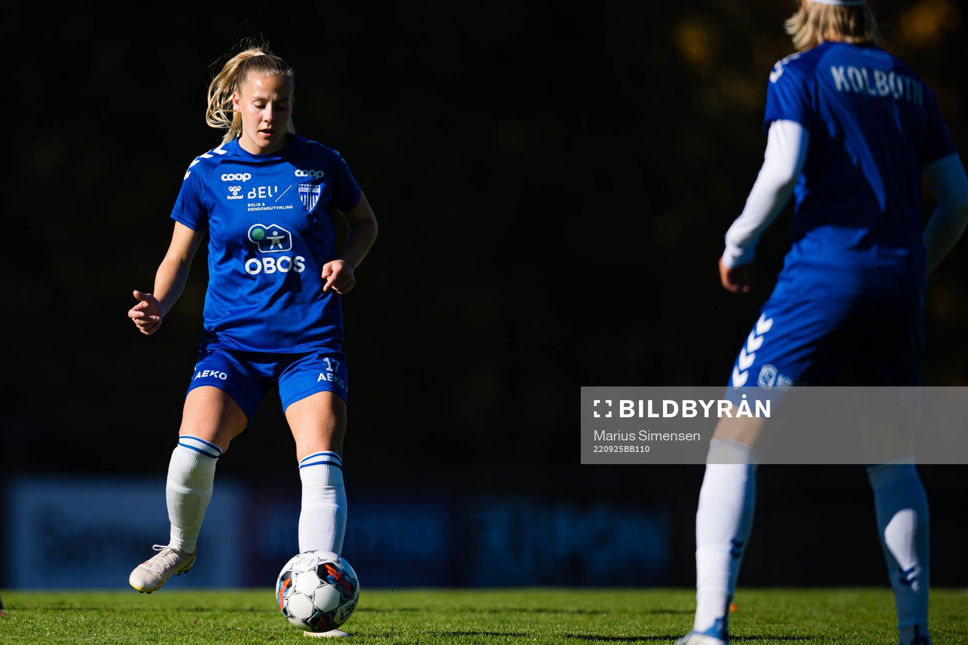 Emilie Libakken Østerås of Kolbotn warms up