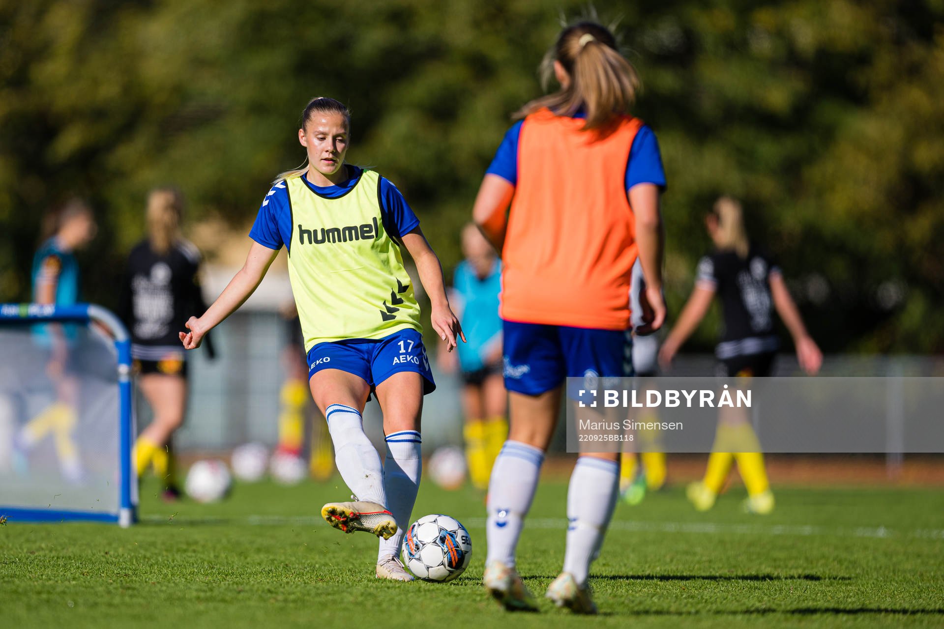 Emilie Libakken Østerås of Kolbotn warms up