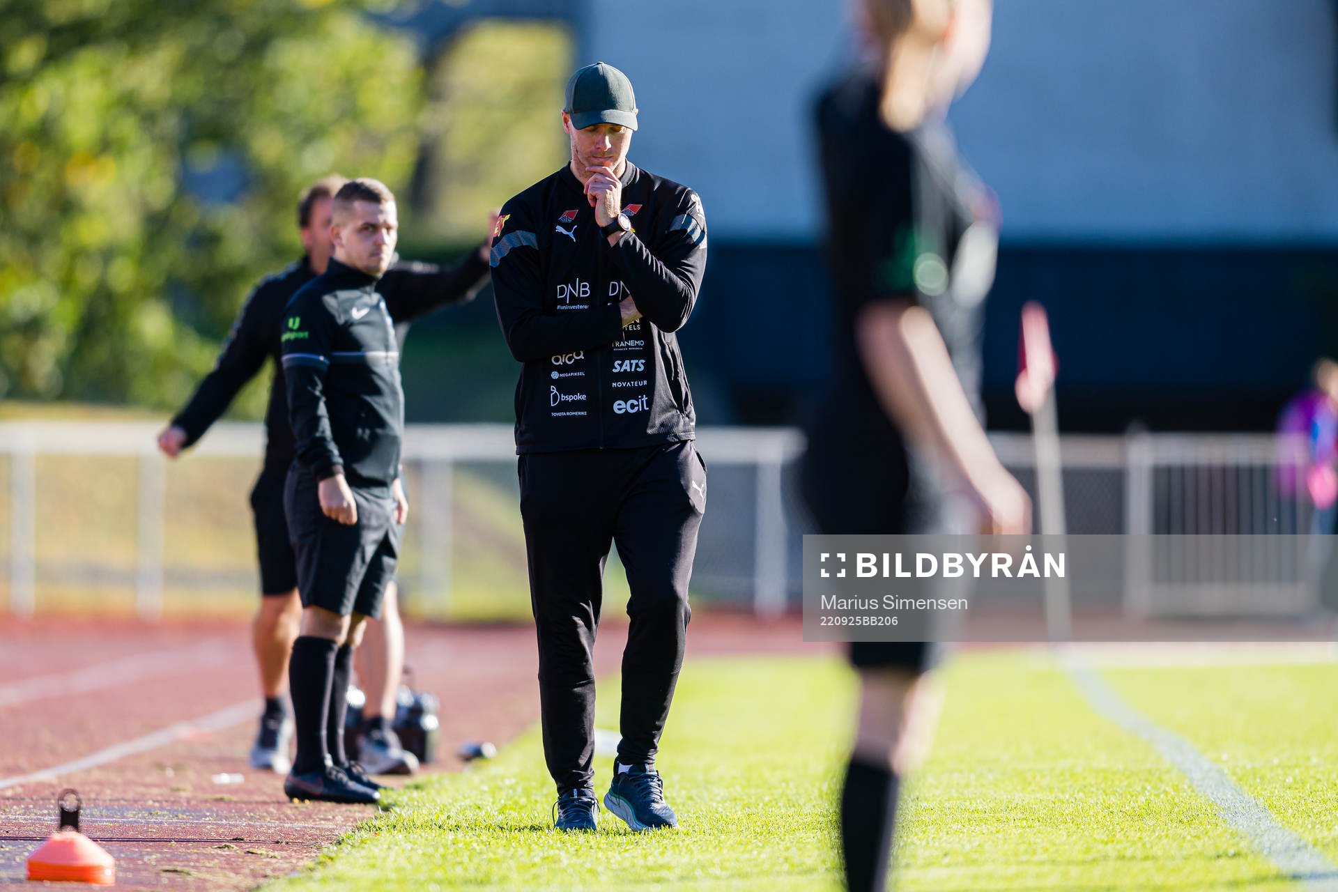 Knut Slatleim, head coach of LSK Kvinner, looks dejected