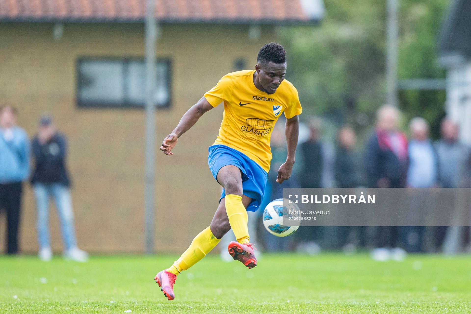 Klagshamns Jonathan Nwabunwanne Reuben under fotbollsmatchen i Divison 4 Sydvästra mellan FC Trelleborg och Klagshamn den 25 september 2022 i Trelleborg.