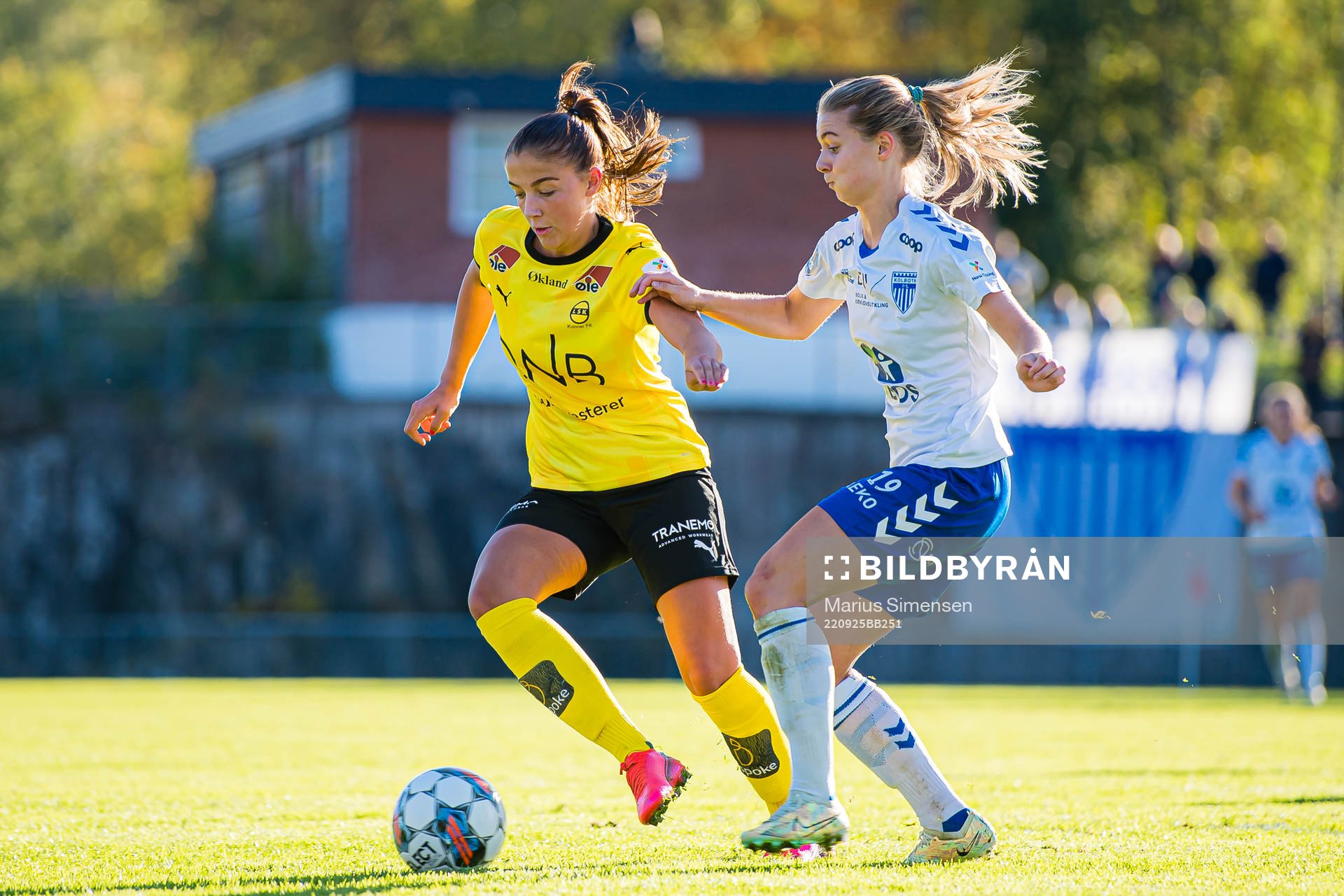 Hanna Bråten Gravem of LSK Kvinner and Eline Hegg of Kolbotn during the Toppserien football match between Kolbotn and LSK Kvinner on September 25, 2022 in Oslo.
