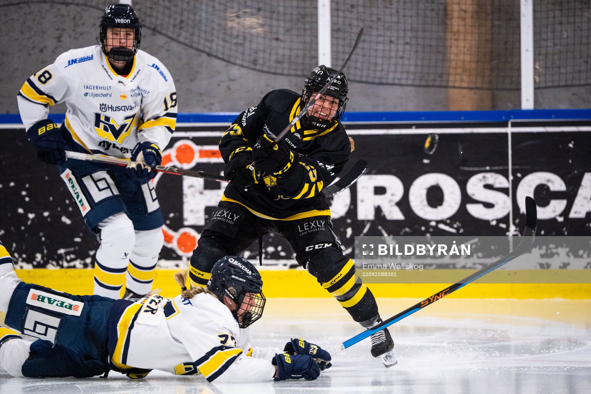 HV71s Mira Jungåker och AIKs Sara Säkkinen