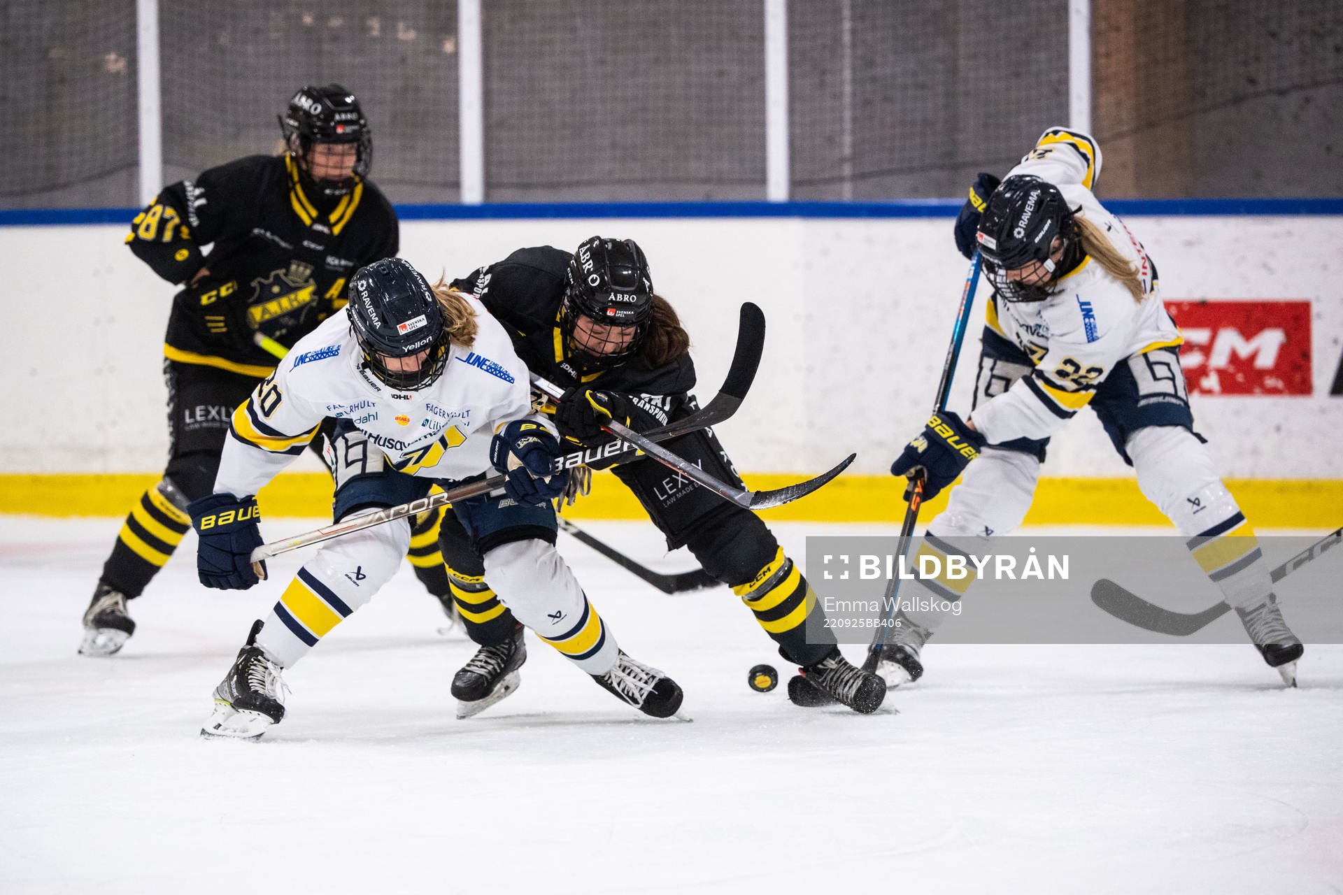 HV71s Karoline Pedersen, Suvi Käyhkö och AIKs Moa