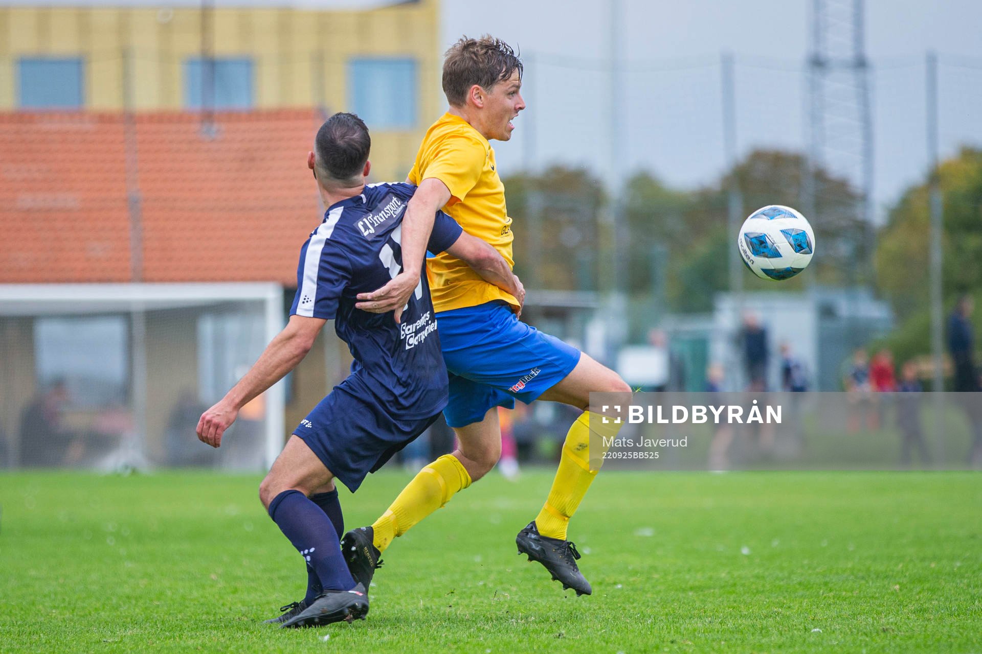 FC Trelleborgs Alban Merovci och Klagshamns Henrik Ahlberg